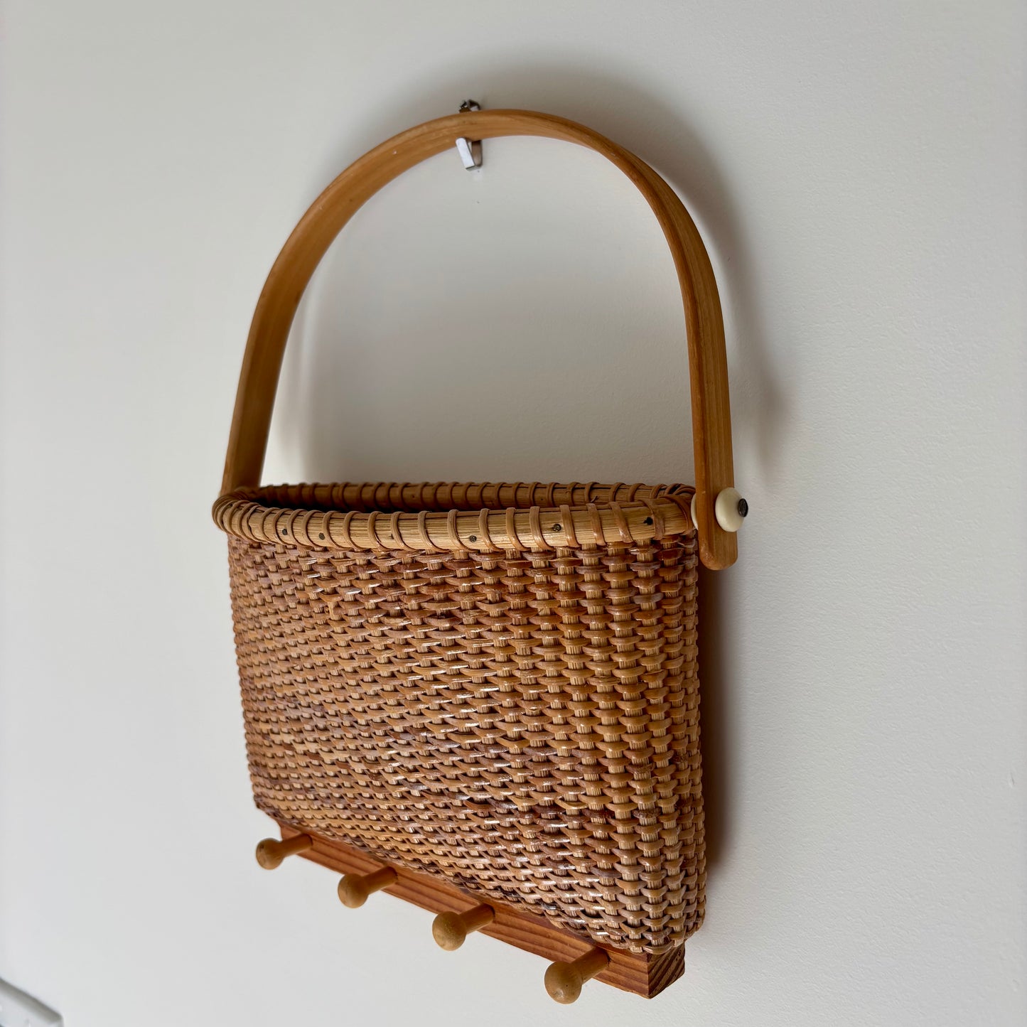 Nantucket Basket Wall Key Holder